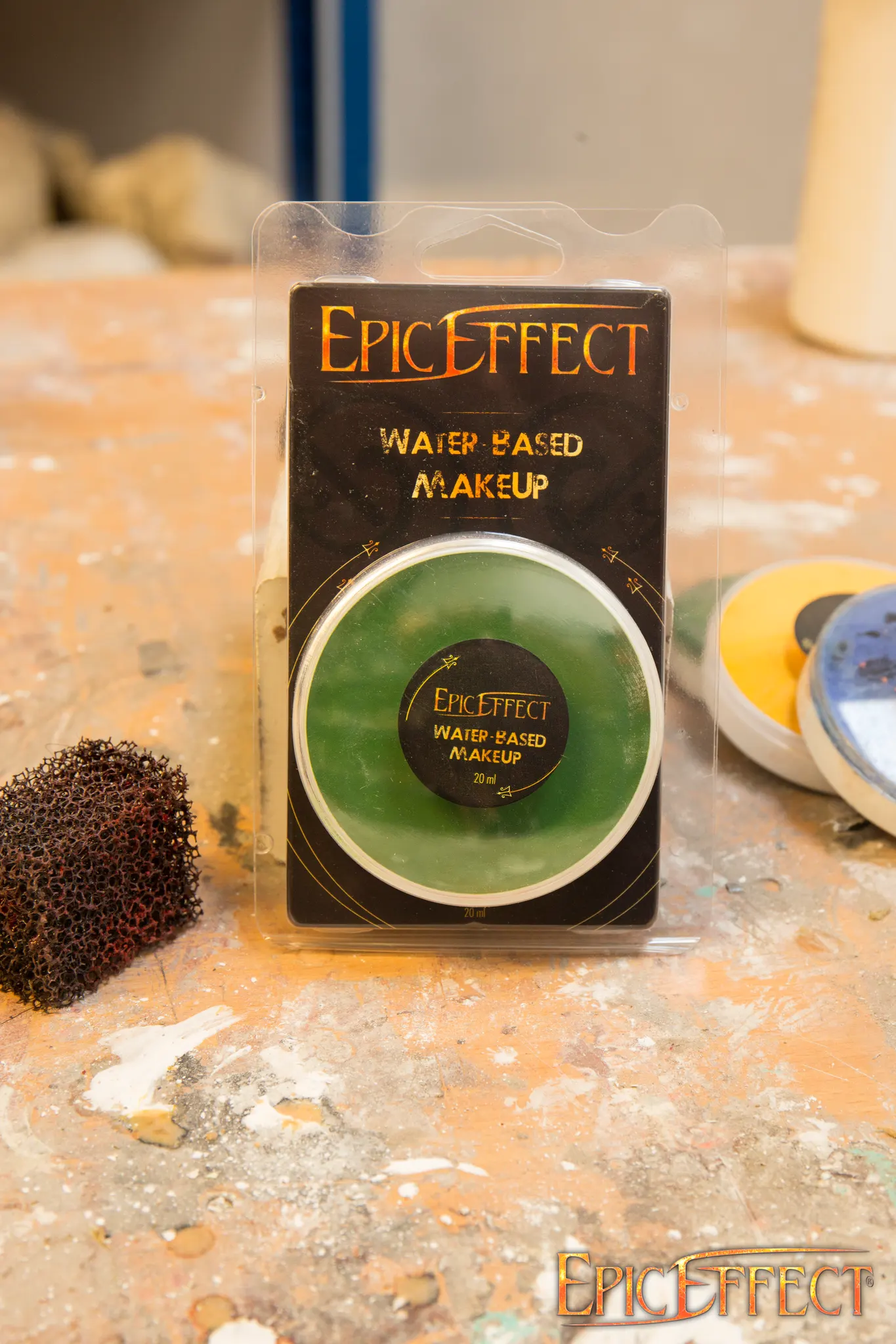 Water Based Make Up - Dark Green - Image 3